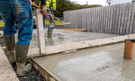 how thick should a driveway concrete slab be