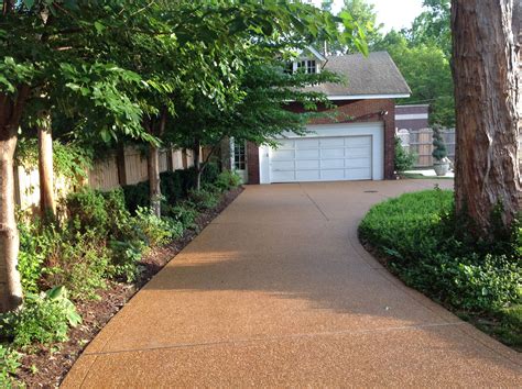 pea gravel concrete driveway